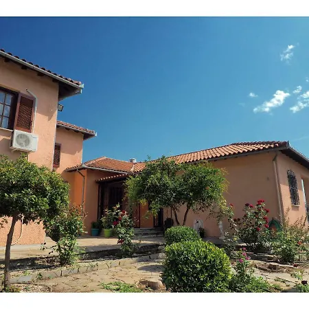 Katina's Farm House Farm stay *